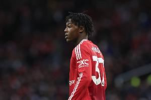 记者：梅努想寻求更多机会，但曼联为防止无人可用不想让其离队