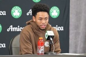 安芬尼-西蒙斯谈替补出战：开始想得有点多 打起来就自在多了