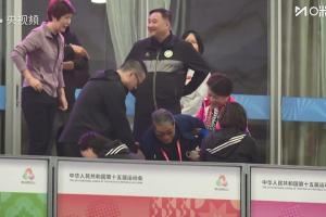 上海队夺全运男足U20季军，徐根宝看台上激动庆祝胜利